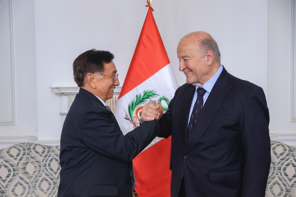 Presidente José María Balcázar designó a Hernando de Soto como su premier para el gobierno de transición. Foto: Presidencia.