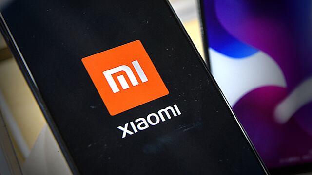 Fabricante chino de teléfonos Xiaomi se hunde en bolsa tras su inclusión en lista negra de EE.UU.