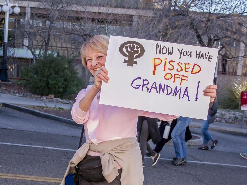 "Una chica debe ser dos cosas: quién y qué quiere". - Coco Chanel. | Crédito: Foto de Dulcey Lima en Unsplash / Composición Gestión Mix