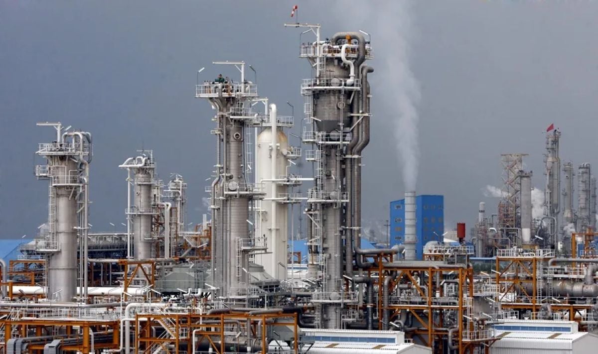 Ataque aéreo sobre el complejo de Pars Sur, en Asaluyeh, interrumpe servicios clave y reaviva la tensión energética entre Israel e Irán. Foto: EFE.