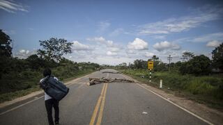 Comuneros bloquean Carretera Interoceánica por muerte de dos agricultores