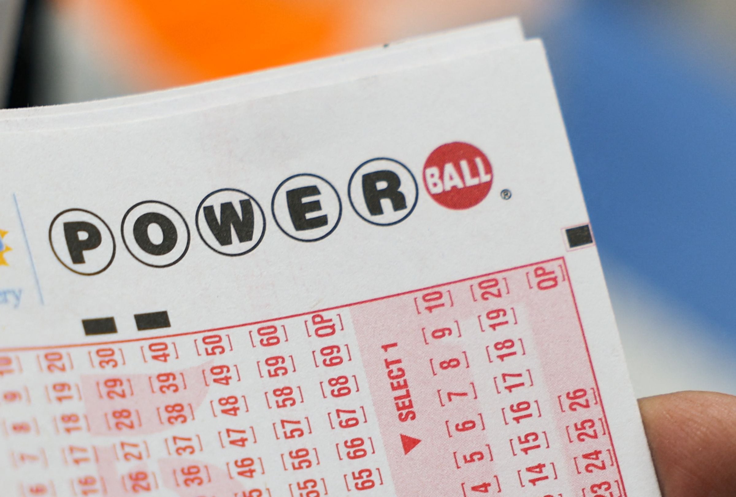 En esta nota conocerás los resultados del sorteo del Powerball del miércoles 01 de abril y descubrir si alguien se quedó con el premio mayor. (Foto: Patrick T. Fallon / AFP)