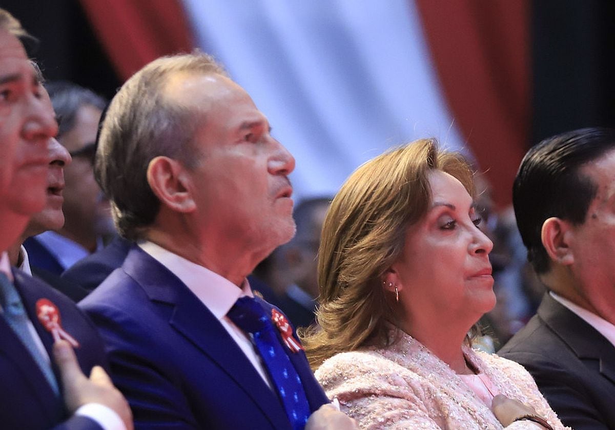 Elmer Schialer si bien no avizora una salida en bloque de ministros, aseveró que "no hay que preocuparse" porque el Ejecutivo "seguirá trabajando". Foto: Presidencia