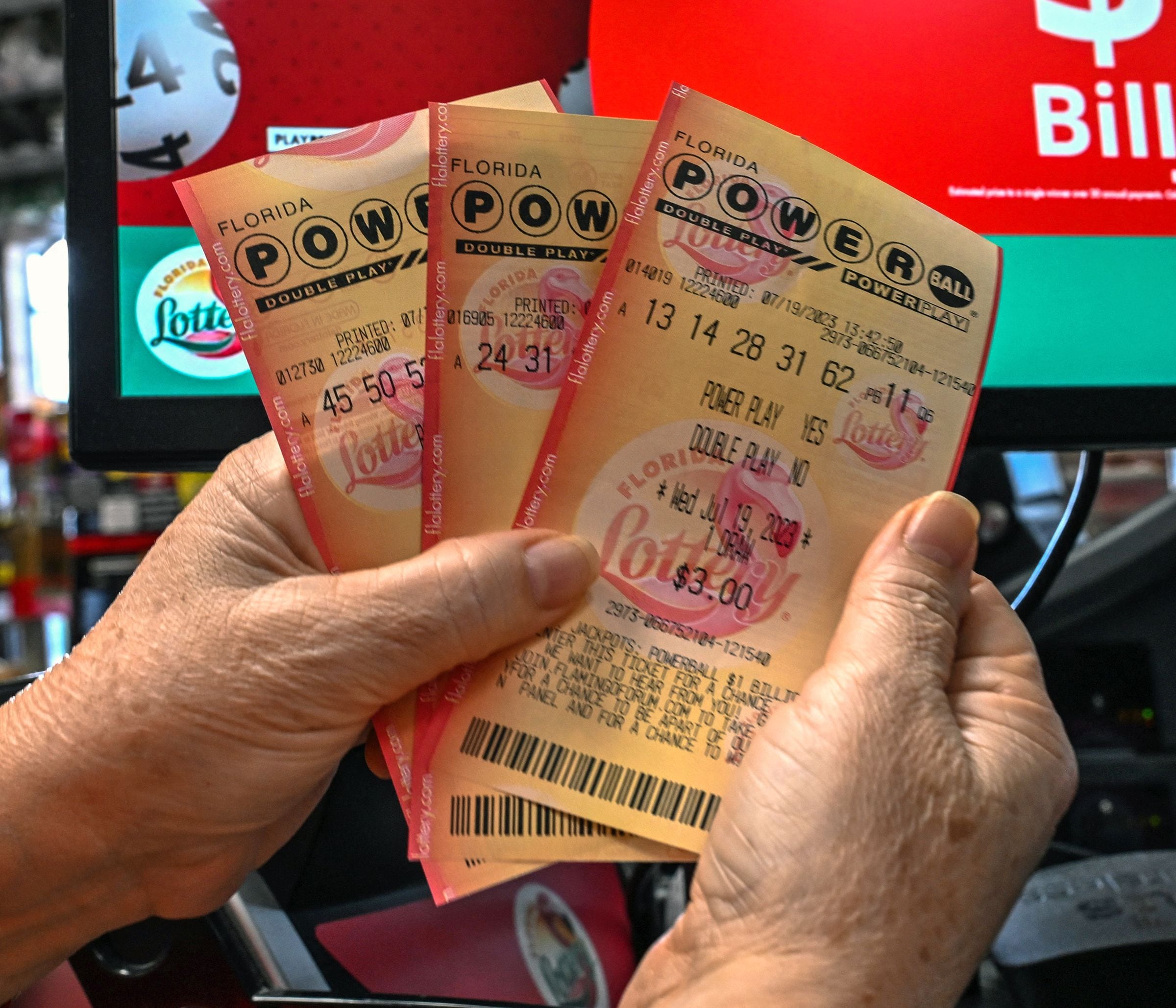 Los plazos límite para la venta de boletos del Powerball varían según la jurisdicción. (Foto: GIORGIO VIERA / AFP)