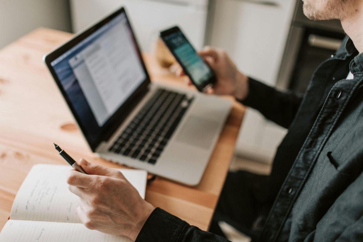 4 de cada 10 empresarios sienten que sus negocios están estancados. Más de 716 mil empresarios buscan hacer crecer sus negocios, pero la falta de estrategia comercial, métricas y networking productivo limita su expansión. Foto: Pexels / referencial