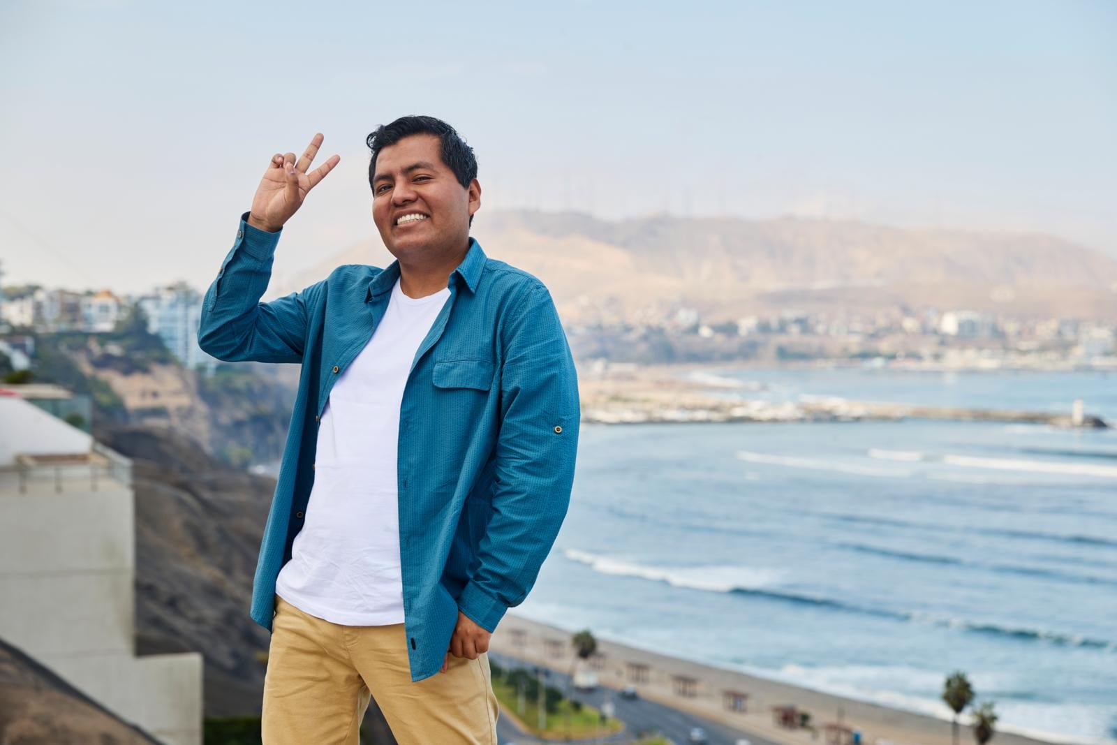 La meta del creador de contenido Oscar Tito ya no es solo viralizar. Es construir una carrera. “Quiero ser internacional, llenar teatros, ser embajador de una marca”. Y resume su filosofía y creatividad con una frase simple: “Mantener la esencia, pero siempre evolucionar”.