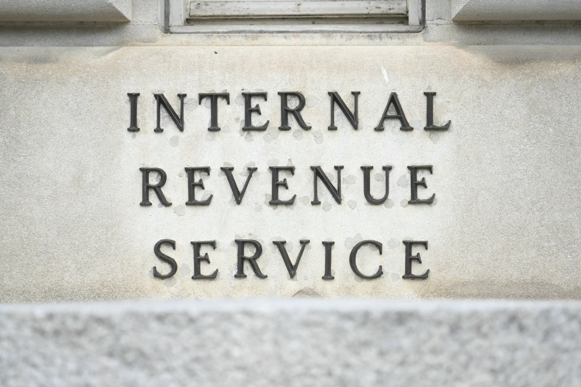 El IRS sigue gestionando millones de declaraciones de impuestos (Foto: AFP)