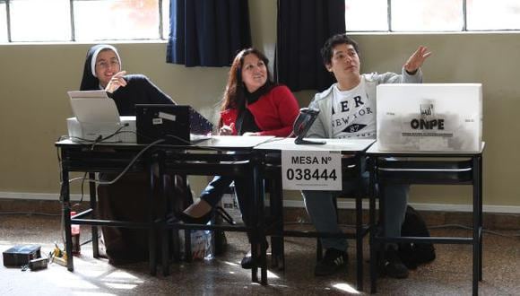 Miembros de mesa. (Foto: GEC)
