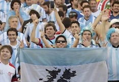 Hinchas argentinos no podrán llevar banderas de Malvinas en partido contra Inglaterra