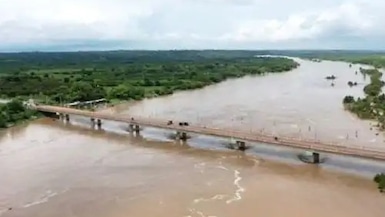 El titular del Mincetur, Rogers Valencia, indicó que, aunque se sabía desde mayo la magnitud de la emergencia por El Niño, las obras en el río Chira recién comienzan. (Imagen: Andina)