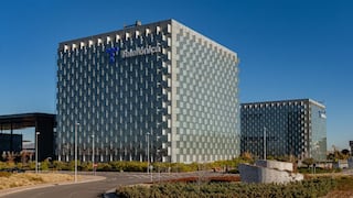 Telefónica anuncia plan validado por sindicatos para suprimir 5,500 empleos, ¿a qué costo?