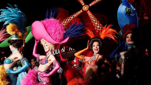 La vida en confinamiento de las bailarinas de cancán del Moulin Rouge