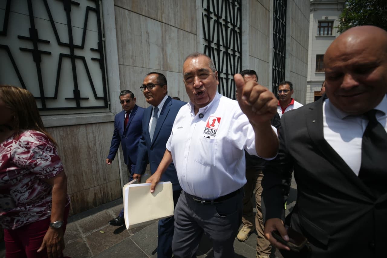 De momento, el JEE dejó fuera de carrera presidencial a Mario Vizcarra. Tras su apelación, el JNE deberá resolver su caso. Foto: GEC