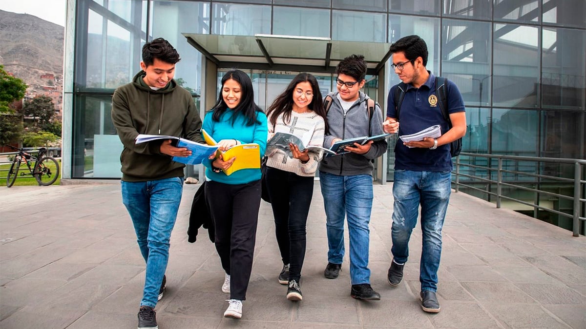 La propuesta de Ahora Nación busca que la formación investigativa sea parte del último semestre de las carreras universitarias. Foto: Andina