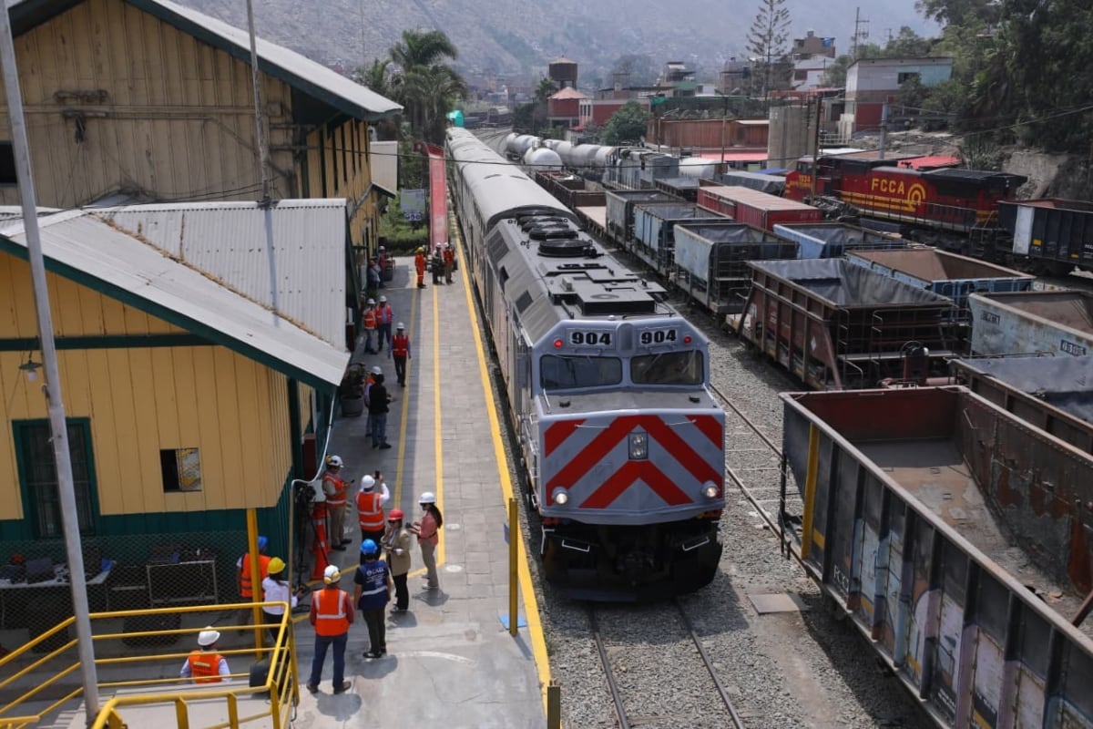 Vista panorámica del sistema ferroviario que conectaría Chosica con Lima en una primera etapa del proyecto. (Foto: Antonio Melgarejo/@photo.gec)