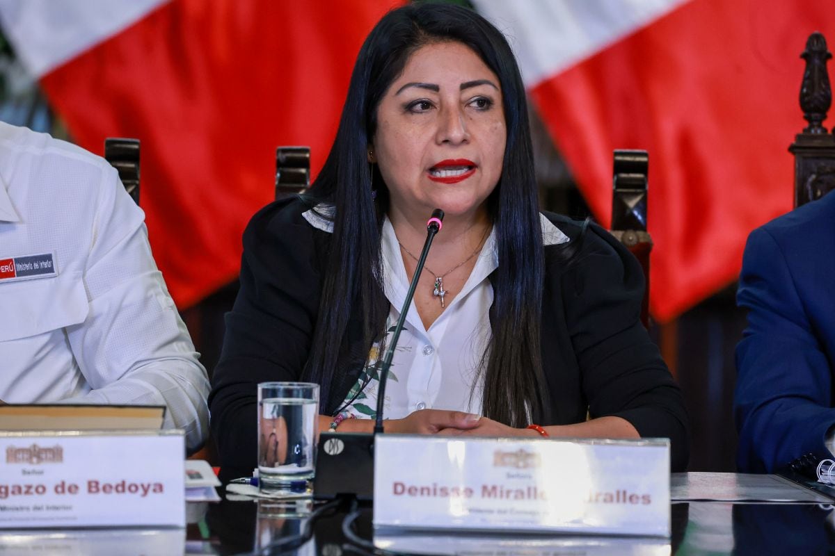 La premier Denisse Miralles informó que el Ejecutivo despliega personal, maquinaria y ayuda humanitaria para atender las emergencias por lluvias en Piura. Foto: PCM.