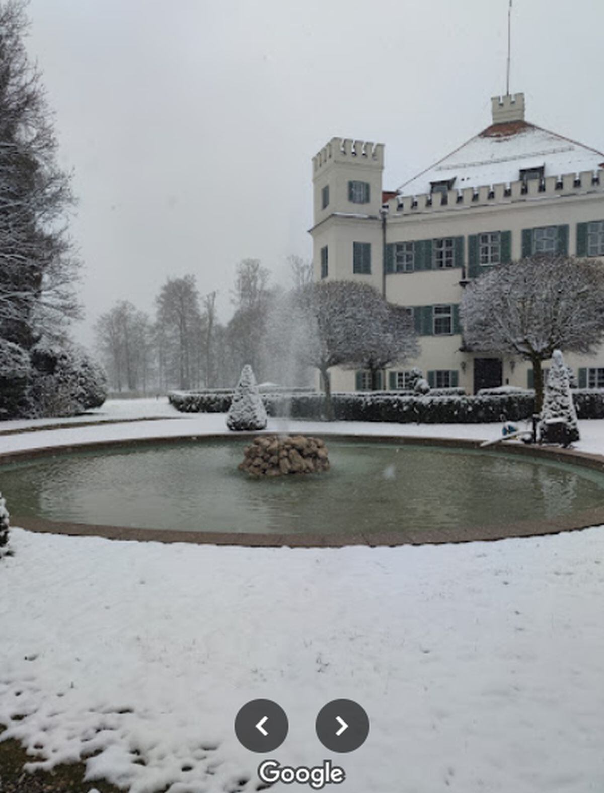 Una imagen tomada del Castillo de Possenhoffen en abril de 2022 en pleno invierno (Foto: Netflix / Google Maps - YogaTa)