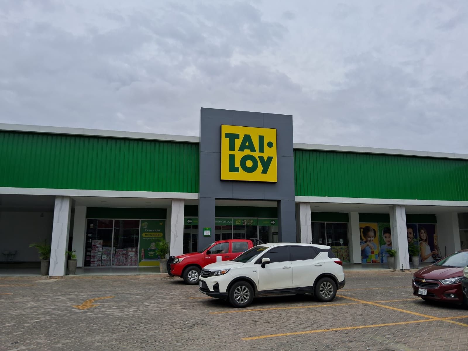 Óscar Pizarro, gerente general de Tai Loy, confirmó que se trata de la tienda más moderna de la cadena hasta la fecha. (Fotos: Linkedin Tai Loy)