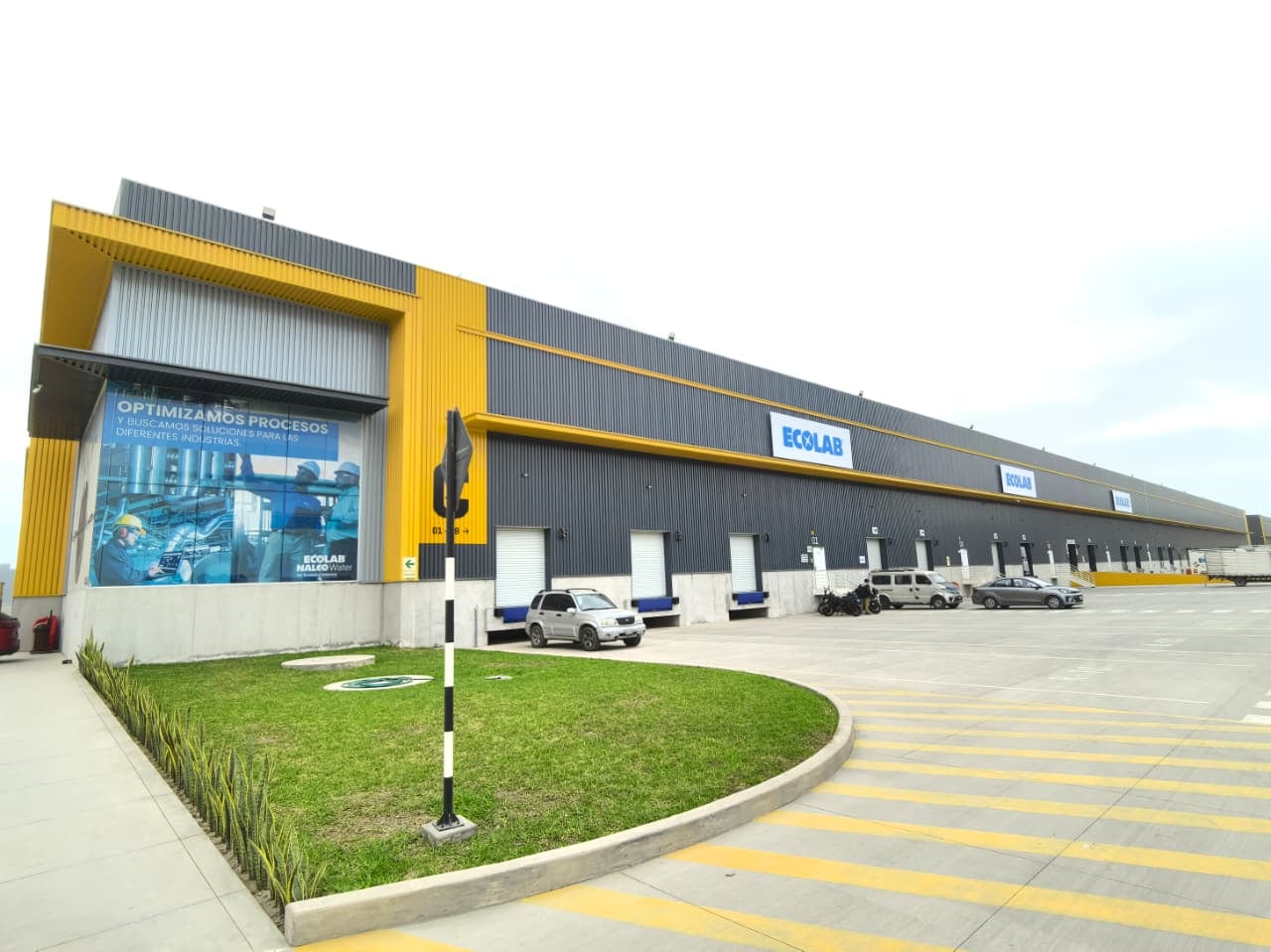 Juan Báez, Plant Manager Supply Chain de Ecolab en Perú, explicó que la decisión de invertir US$ 5.5 millones en la nueva planta de Lurín responde a la meta de duplicar el negocio en el país hacia 2030.