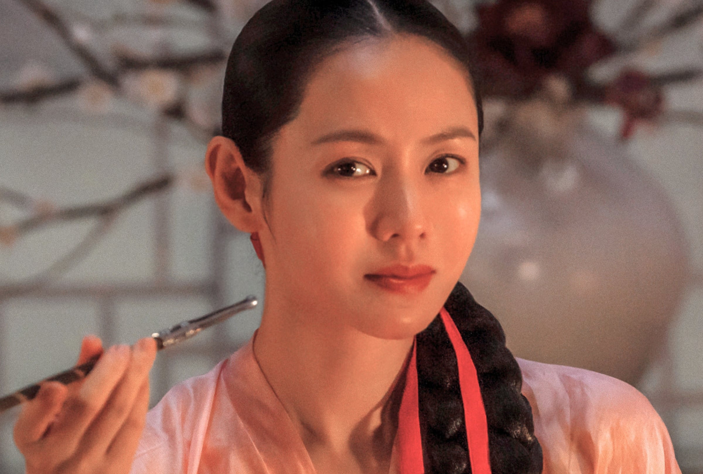 En la serie coreana "El escándalo", Lady Cho (Son Ye-jin) es una mujer sumamente inteligente e independiente que desafía las estrictas normas de la era Joseon (Foto: Cine Forest / Movie Rock / Netflix)