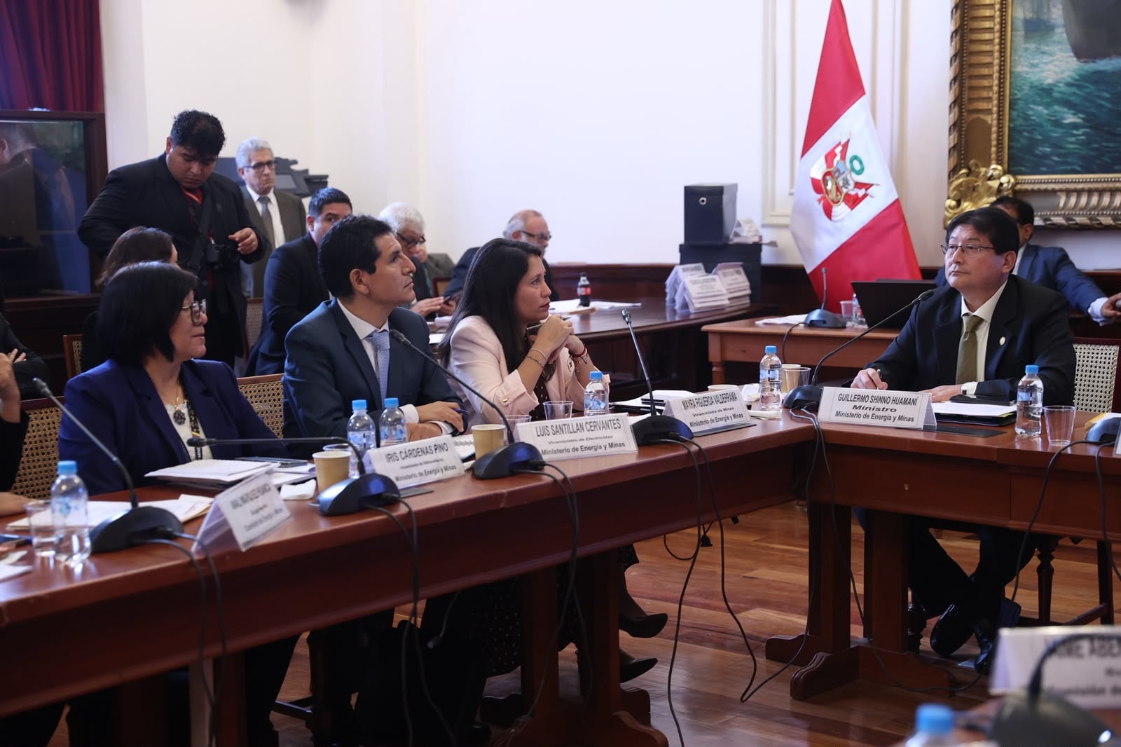 ministro Guillermo Shinno ante comisión de Energía y Minas de la Cámara de Diputados