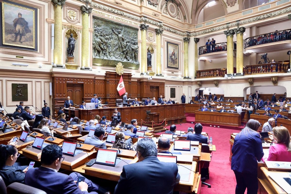 El retiro de siete firmas dejó la moción contra el titular del Minedu con 18 respaldos, por debajo del mínimo de 20 requerido para su presentación. Foto: Congreso.