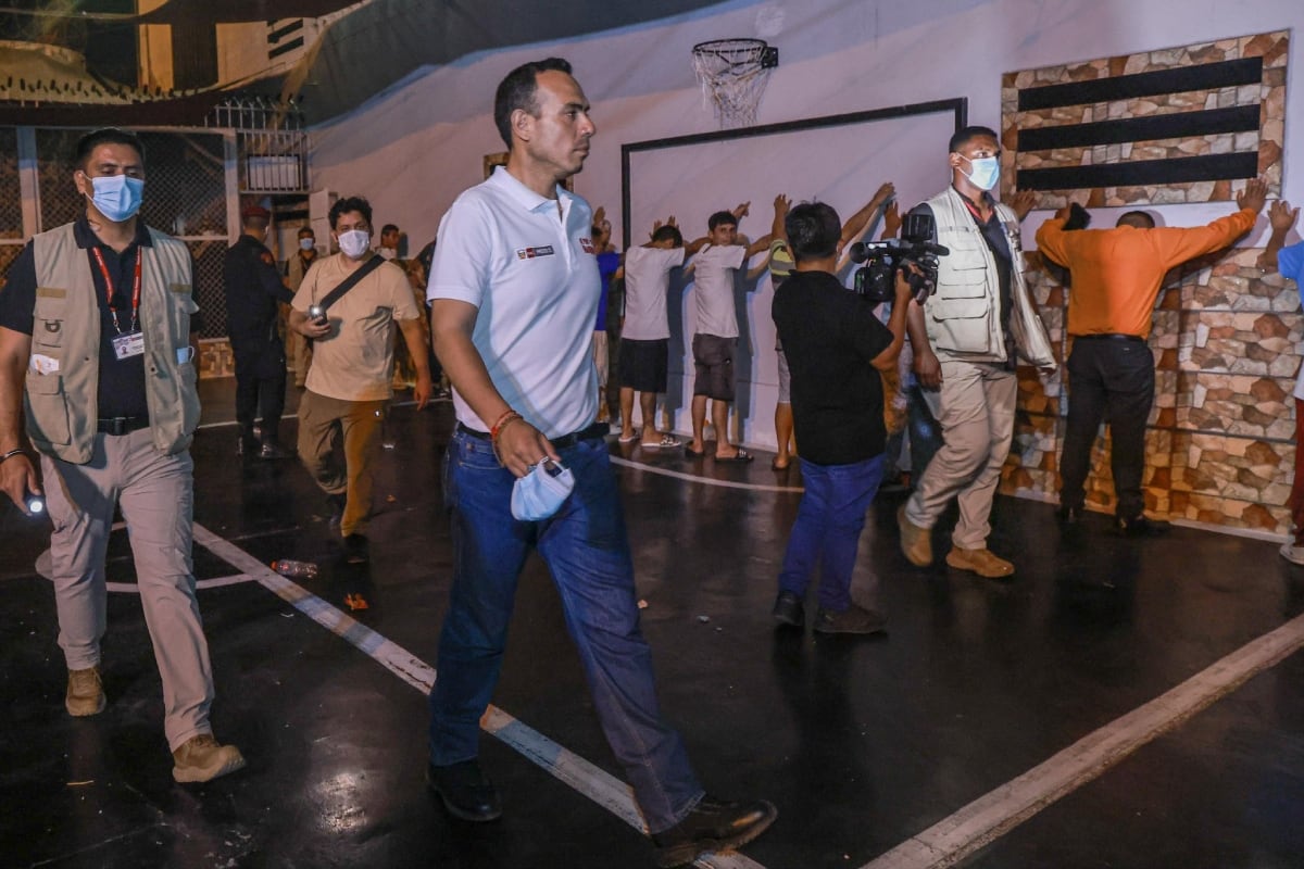 El presidente encabezó un operativo a los penales de Huacho y Huaral, en donde se realizó una requisa total con el objetivo de desarticular redes criminales. (Foto: Presidencia)