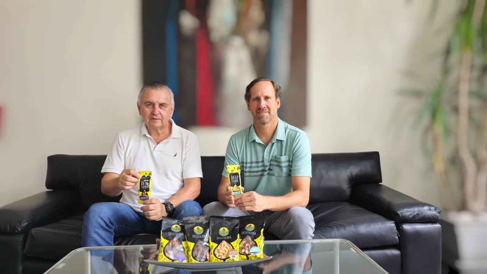 Javier Jordán y Javier Behr son accionistas de la empresa DeliTierra.