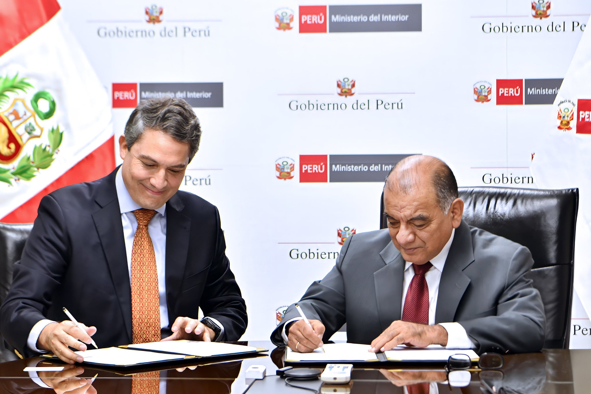 Acuerdo con empresa minera permitirá la entrega de 14 camionetas 4x4 que serán destinadas a comisarías y unidades de Moquegua para reforzar los servicios de seguridad a la ciudadanía. Foto: Mininter