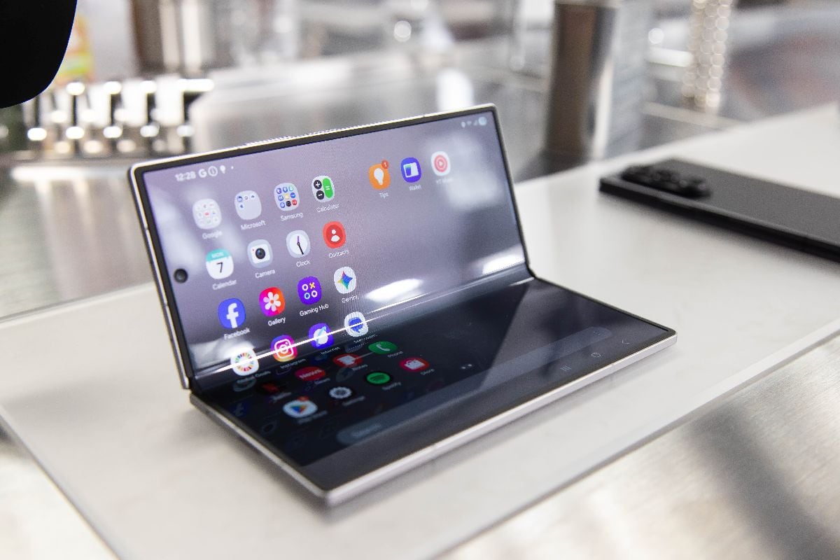 Un teléfono Galaxy Z Fold 7 de Samsung.