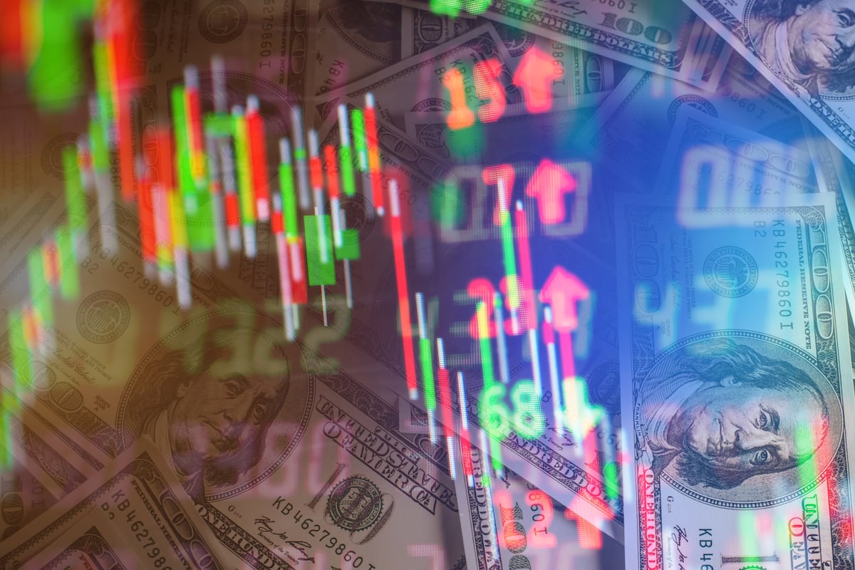 Si hay una downgrade, lo más probable es que el mercado comience a demandar más tasa de interés por bonos peruanos y ello eleva el costo de capital de todos los negocios en el Perú y desaliente la inversión.