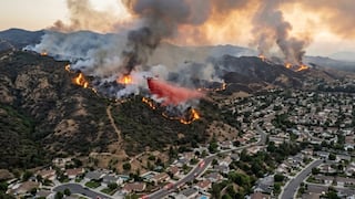 EE.UU.: Más de 65,000 evacuados y 700 casas arrasadas por los incendios