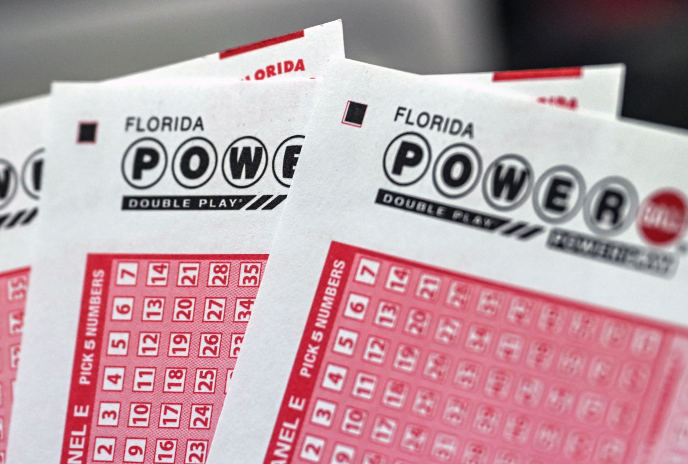 Revisa esta nota para que descubras quién ganó el Powerball hoy, miércoles 28 de enero, en EE.UU. (Foto: Giorgio VIERA / AFP)