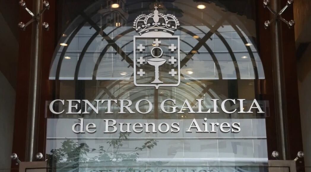 La exposición 'El poder de la palabra. Un recorrido por la historia del Parlamento de Galicia'