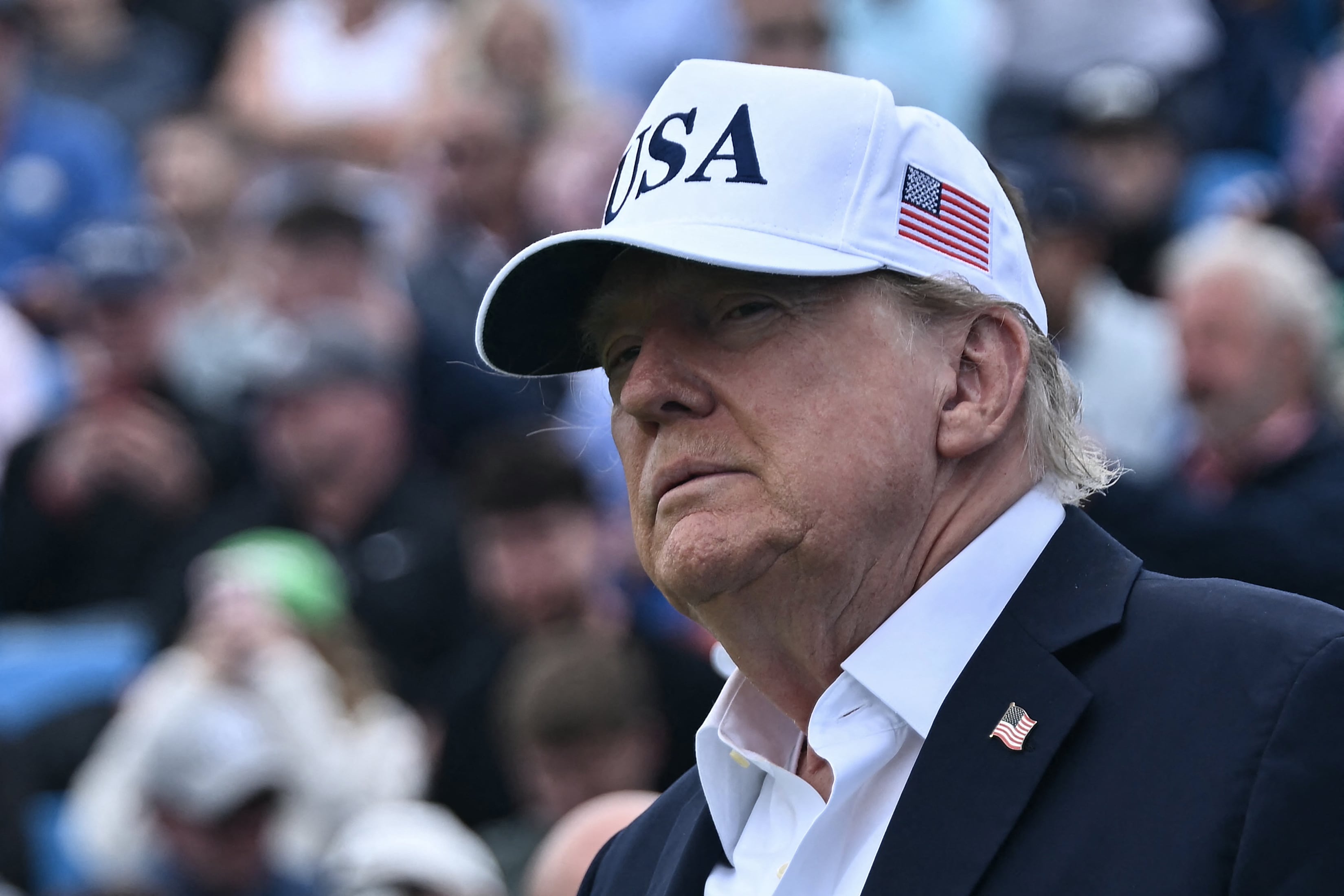 El presidente Donald Trump y varias figuras de su partido expresaron este domingo su oposición a enlentecer el desarrollo de la inteligencia artificial. (Brendan SMIALOWSKI / AFP).