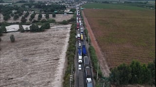 Ica: cientos de vehículos varados en la Panamericana Sur por la caída de huaico