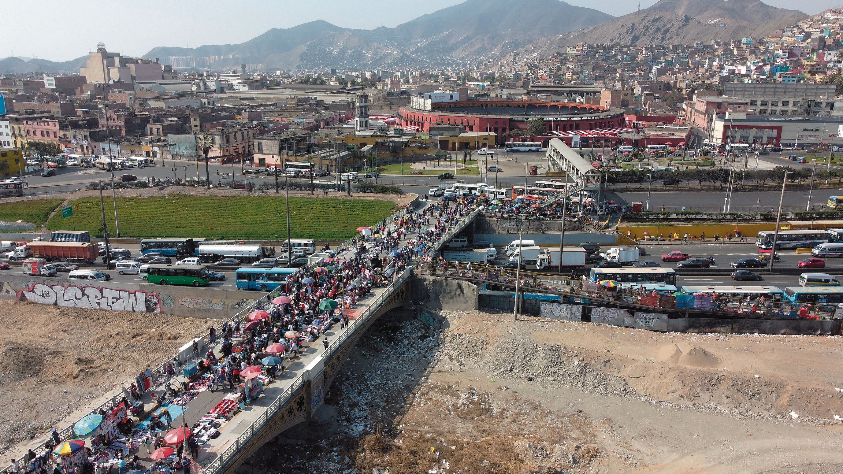 Comercio gana cuadras en avenidas Pizarro, Tarapacá, Amancaes y Alcázar.