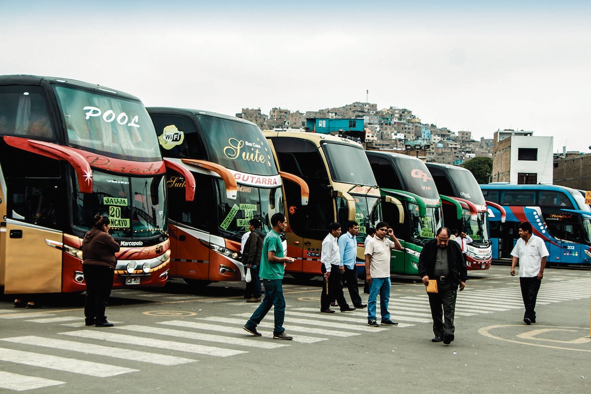 Las compras de última hora ganan terreno en el transporte terrestre: siete de cada diez boletos para rutas cortas se adquieren con menos de 48 horas de anticipación, según datos de redBus. (Fotos. Archivo GEC).