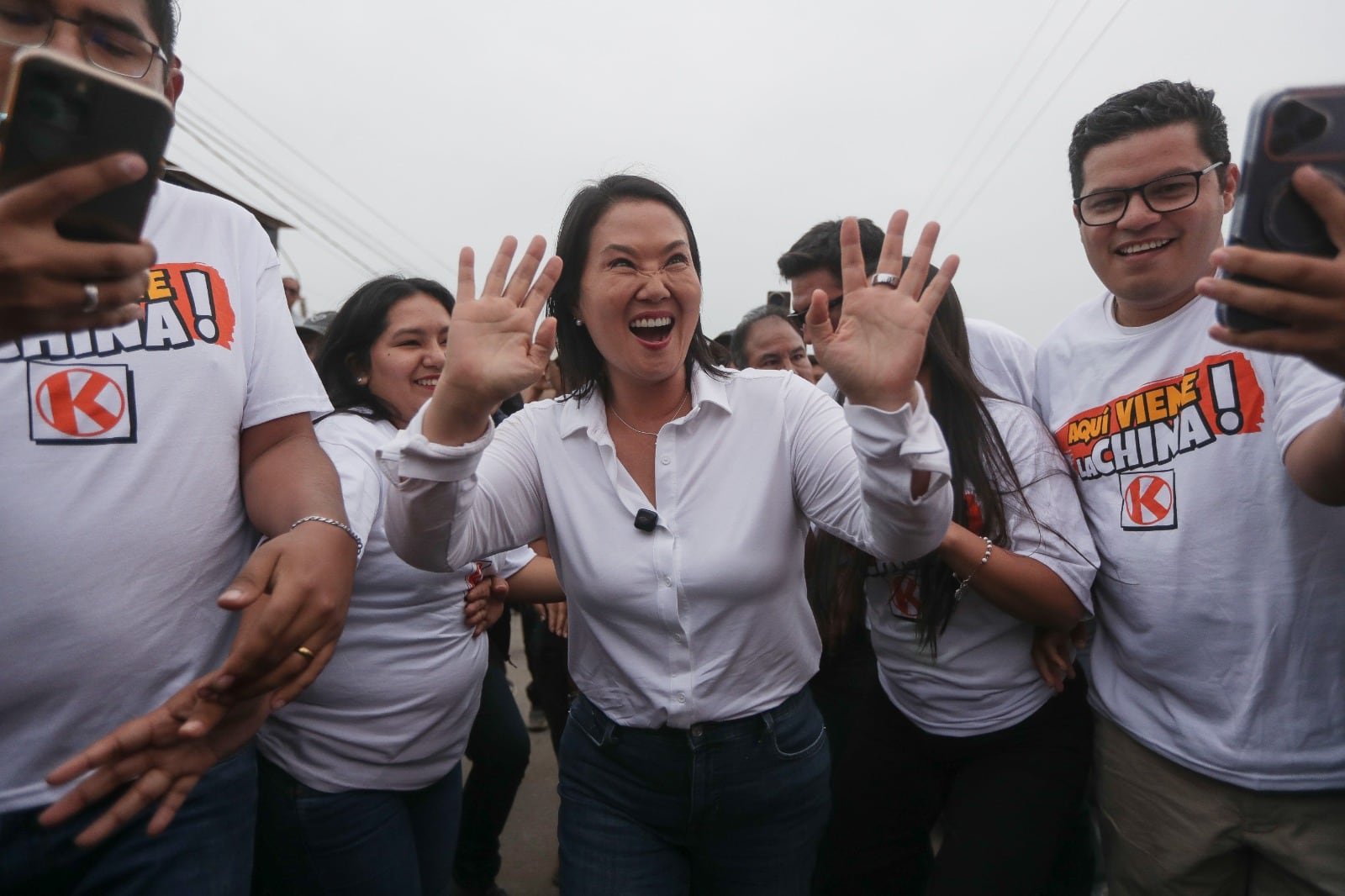 Visita al mercado de PROFAM en el distrito de Santa Rosa de la candidata a la presidencia de la república por el partido Fuerza Popular; Keiko Fujimori la cual fue recibida por simpatizantes al partido naranja en cara a la segunda vuelta electoral. Foto: Julio Reaño/GEC