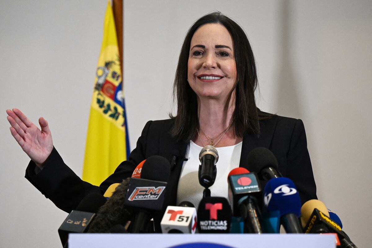 María Corina Machado, precandidata a las elecciones presidenciales de Venezuela del 2024, está inhabilitada por 15 años para ejercer cargos públicos. Foto: Foto de Yuri CORTEZ / AFP