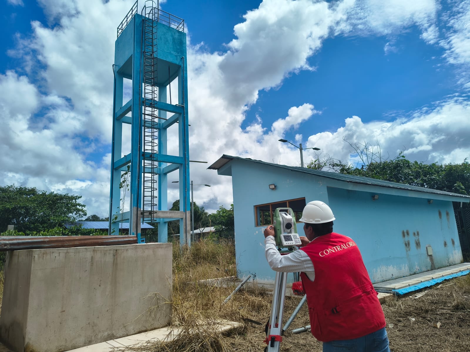 Obra educativa del GORE y de saneamiento de la Municipalidad de Las Piedras están bajo la lupa de auditores. Foto: Contraloría