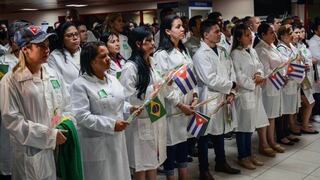 Médicos que abandonaron misiones de Cuba siguen sintiéndose "esclavos" de la dictadura castrista