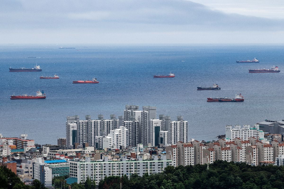 Tankers moored off the coast in Ulsan, South Korea. Photographer: SeongJoon Cho/Bloomberg