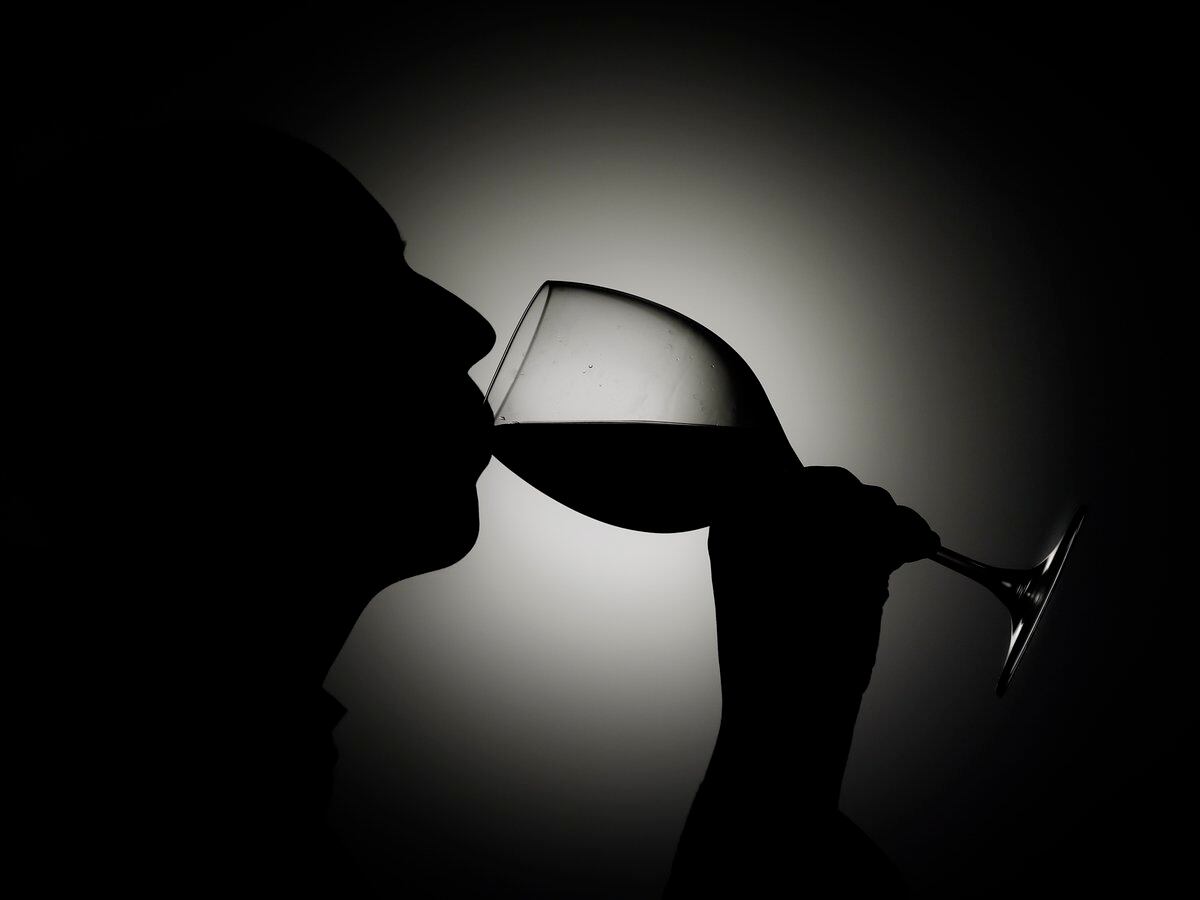 Los aranceles de hasta el 212.1% a la importación de vino australiano en China por supuesta competencia desleal abrieron una ventana a los demás competidores del producto del país oceánico en el mayor mercado del mundo, en el que Chile y España cuentan con una posición ventajosa. EFE/YURI KOCHETKOV/Archivo