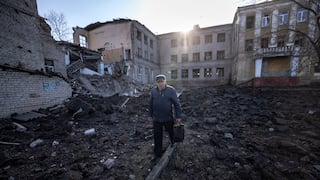 Ataques rusos a escuelas y a la educación en Ucrania, posibles crímenes de guerra
