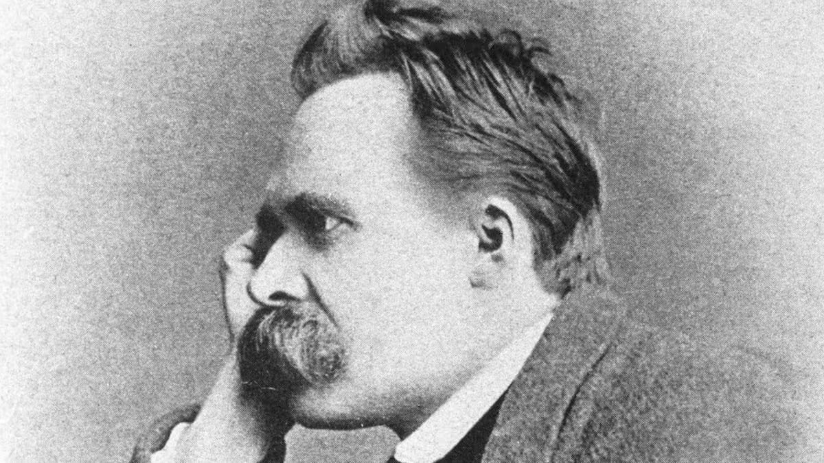 Friedrich Nietzsche, filósofo: “Si miras largo tiempo al abismo, también el abismo te mirará a ti”