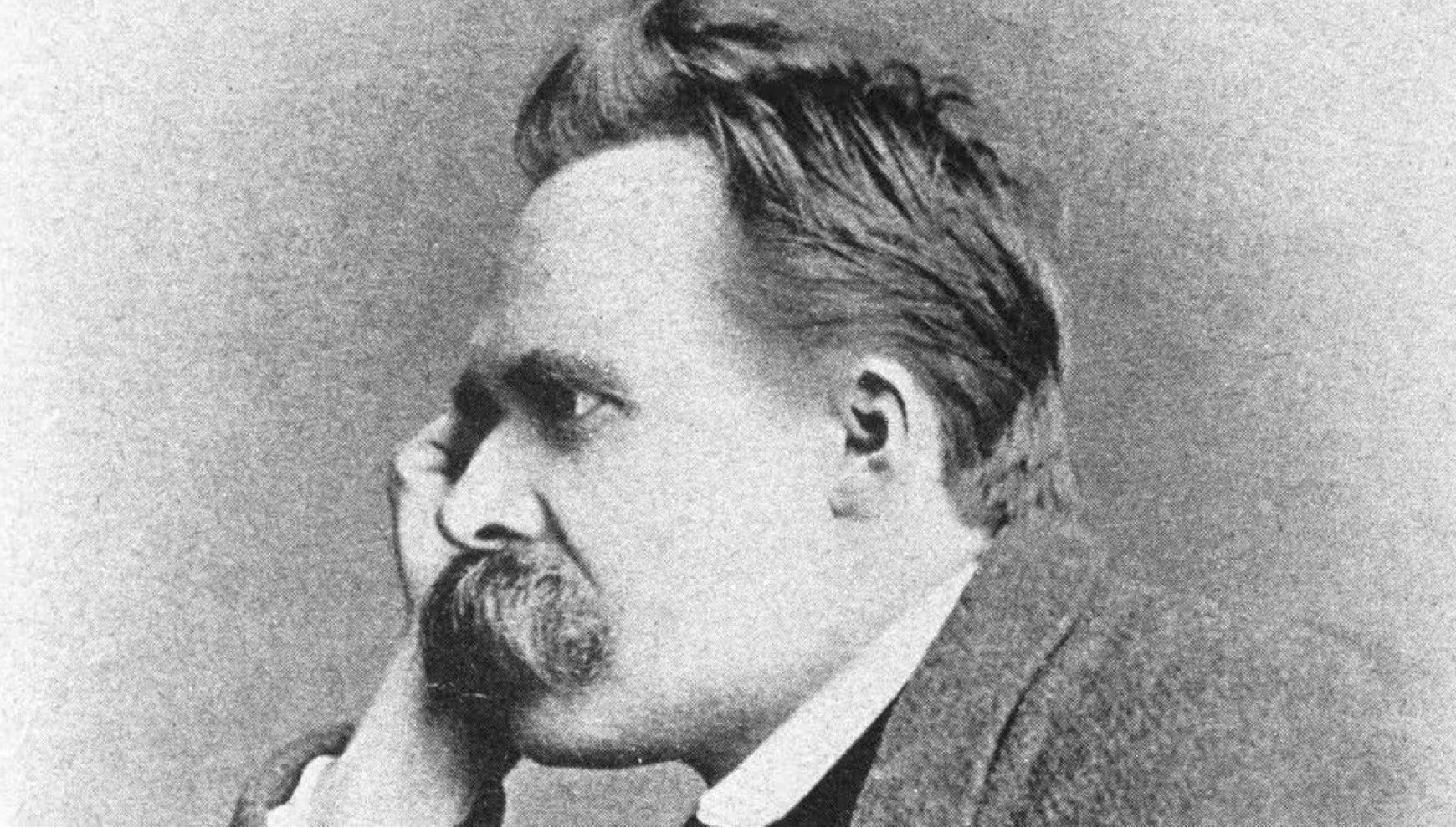 Friedrich Nietzsche invita a reflexionar sobre cómo aquello que enfrentamos puede terminar influyendo en nosotros. | Crédito: Pinterest / Jadranka Herman