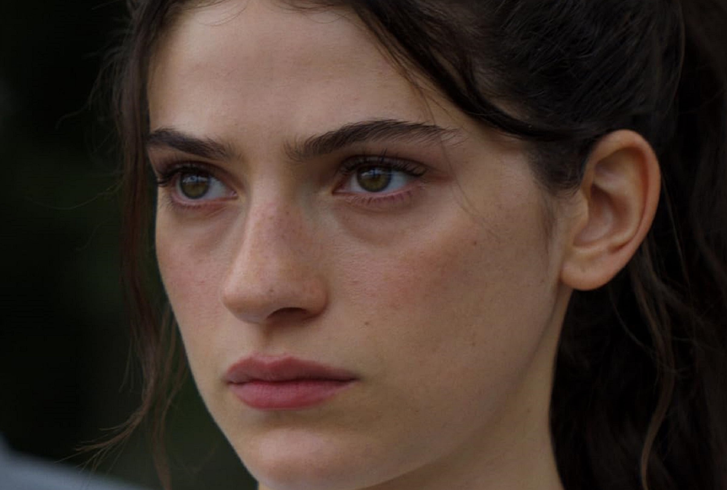 Ella Rubin es la protagonista del drama de romance y misterio "Sterling Point", donde interpreta a Annie, una joven que investiga el pasado de su madre (Foto: Amazon Prime Video)