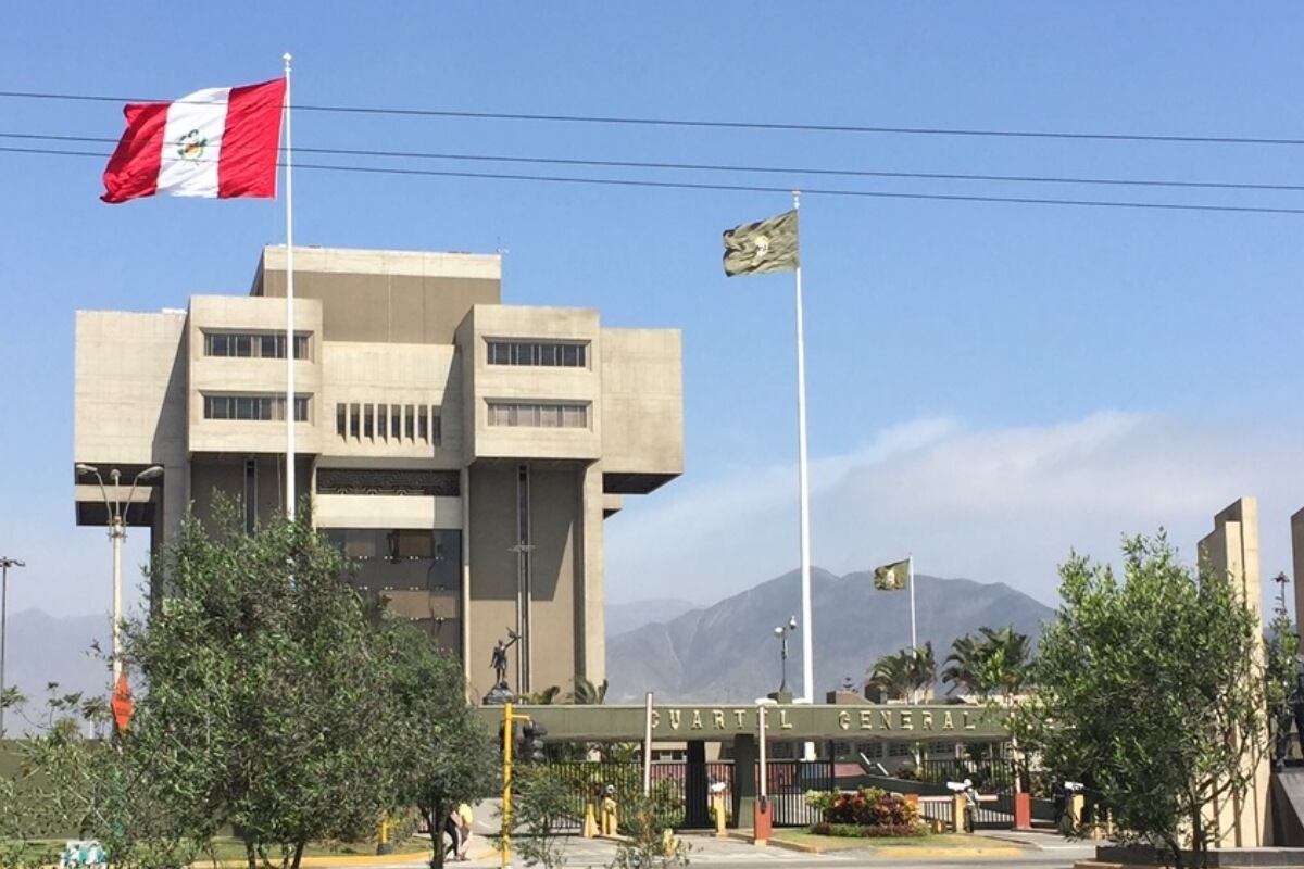 El Ejército del Perú negó hacer seguimiento a periodistas, tal como afirma el semanario Hildebrandt en sus Trece.