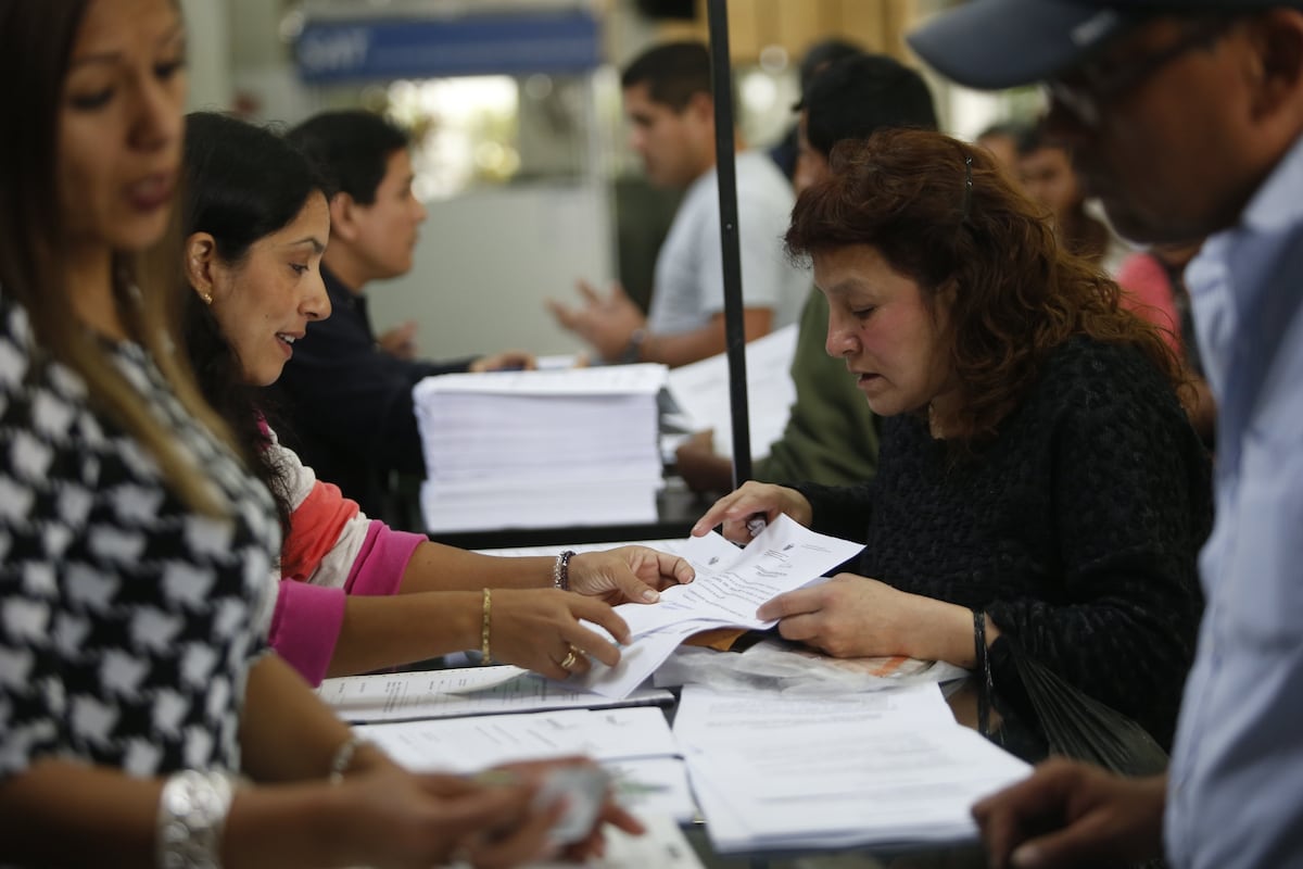Una pequeña empresa peruana debe dedicar 3,181 horas al año al cumplimiento de obligaciones administrativas, según el Índice de Burocracia 2026. (Foto: GEC)